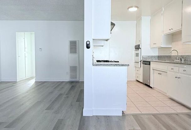 1 bed, 1 bath, 700 sqft, $1,925, Unit 18