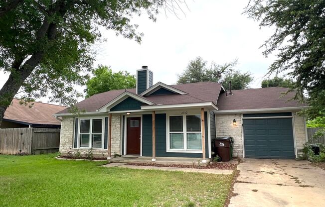 Cozy and a larger 2 Bedrooms 1 Bathroom Home with an Extra Enclosed Backroom for Rent in Round Rock, Texas, with Easy Access to I-35