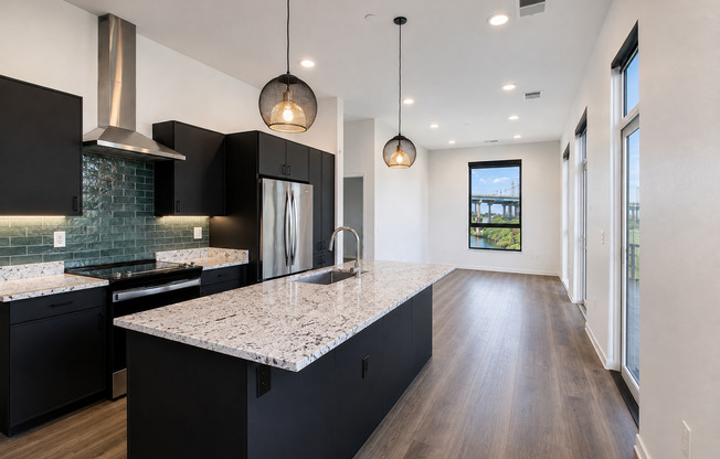2 beds, 1 bath, 983 sqft, $2,950, Unit 113