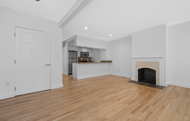 131 WARREN AVE