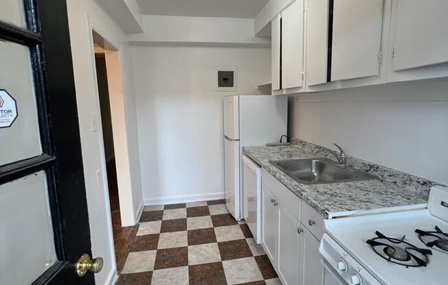 2 beds, 1 bath, $1,550, Unit Apt. 04