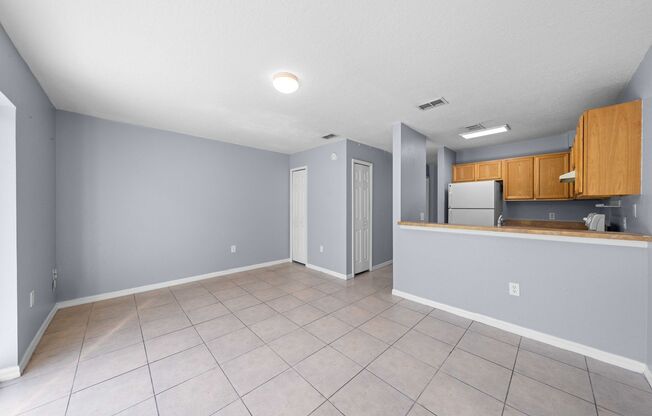 Cozy 3 Bedroom 2 Bath (2 Story) Townhome - BVL
