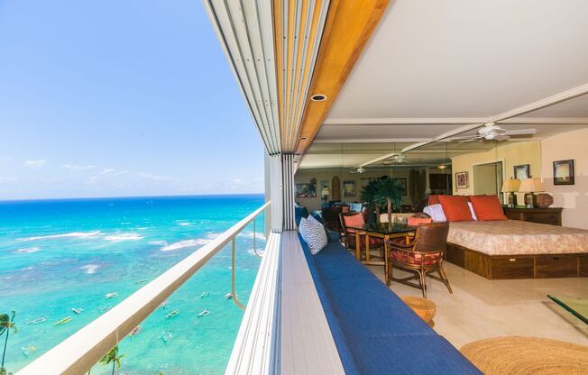 Breathtaking Ocean and Mountain View One Bedroom