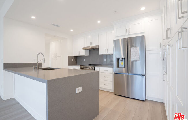 2 beds, 2 baths, 1,621 sqft, $4,800, Unit 1509