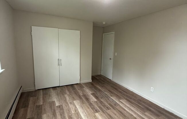 2 beds, 1 bath, 800 sqft, $1,300, Unit 423