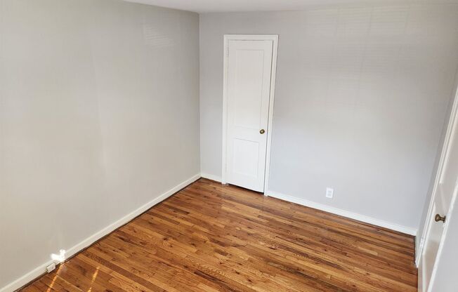 2 beds, 1 bath, 897 sqft, $2,035, Unit B-09
