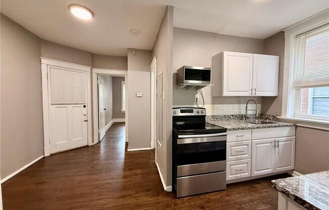 1 bed, 1 bath, 670 sqft, $975, Unit Flad Ave - 4556 1W