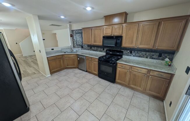 3 beds, 2.5 baths, $2,100