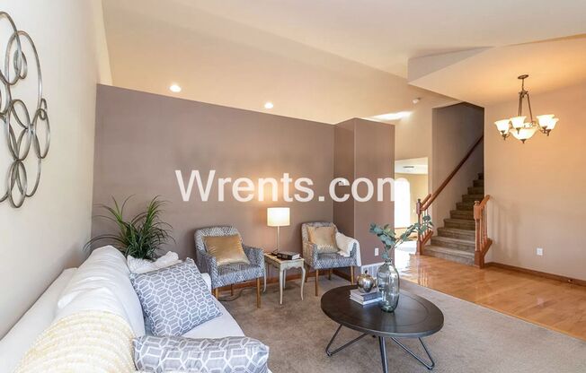Beautiful Northside Home! Available Mid June!