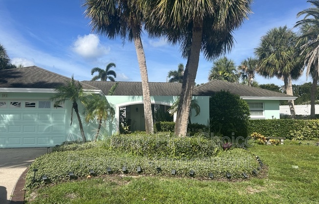 301 PALM DR