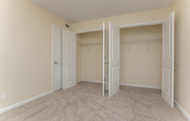 2 beds, 1 bath, 715 sqft, $918