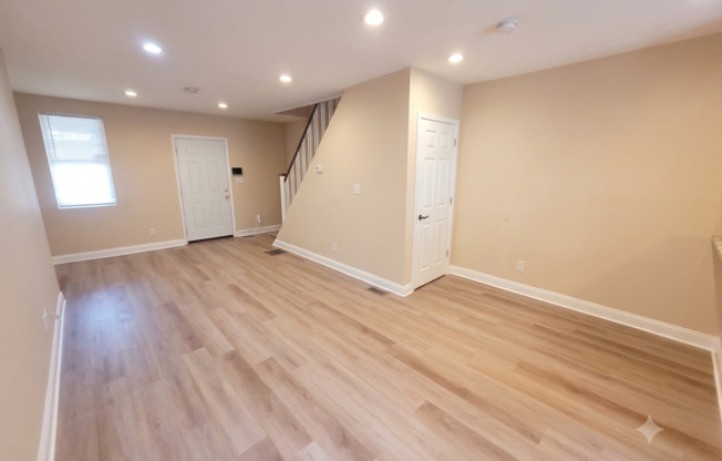⭐⭐⭐ UPDATED COZY 3 BEDROOMS AND 1.5 BATH HOME LOCATED IN NORTHEAST/LAWNCREST!!! ⭐⭐⭐