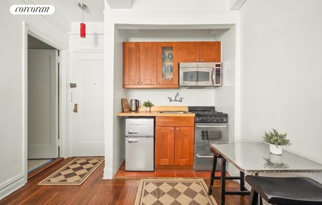 457 West 57 St apt 814