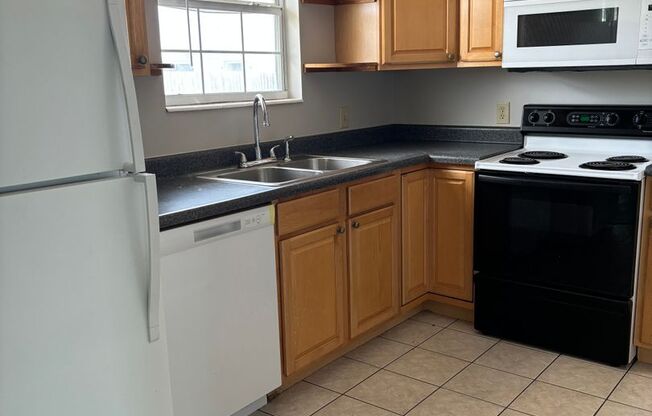 2 beds, 1.5 baths, $1,600