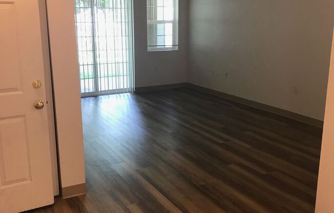 2 beds, 1 bath, 950 sqft, $1,550, Unit D-02