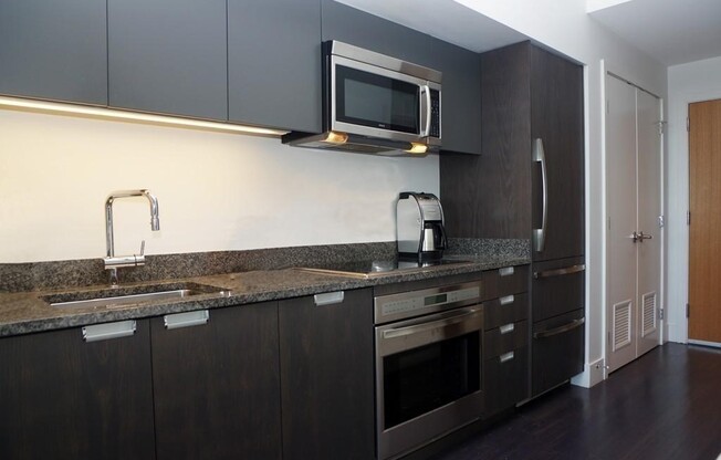 Studio, 1 bath, 512 sqft, $2,900, Unit 24I