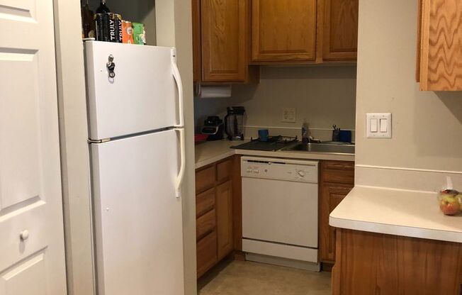 2 beds, 1 bath, 693 sqft, $2,440, Unit 11