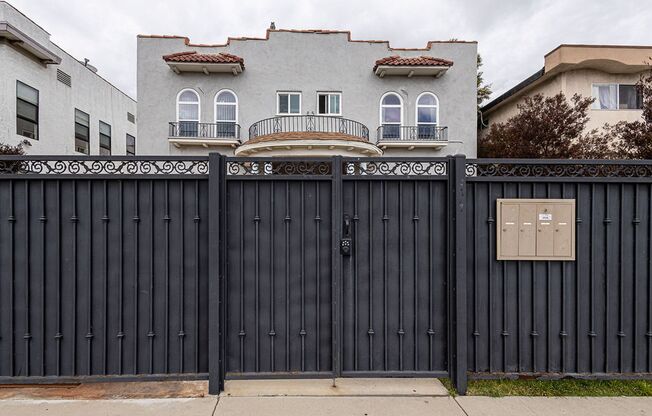 Bright and airy 2-bedroom 2-bath in Mid- City