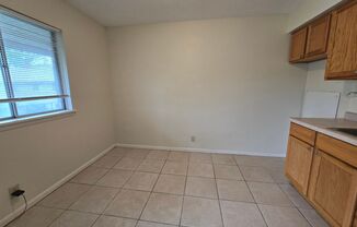 2 beds, 1 bath, $850, Unit 2