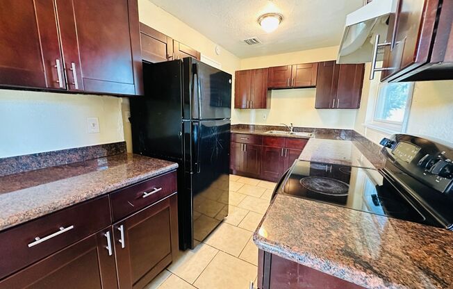 3/1 2nd Story Duplex - Newly Updated!