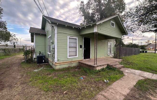 3 bed 1 bath single family home