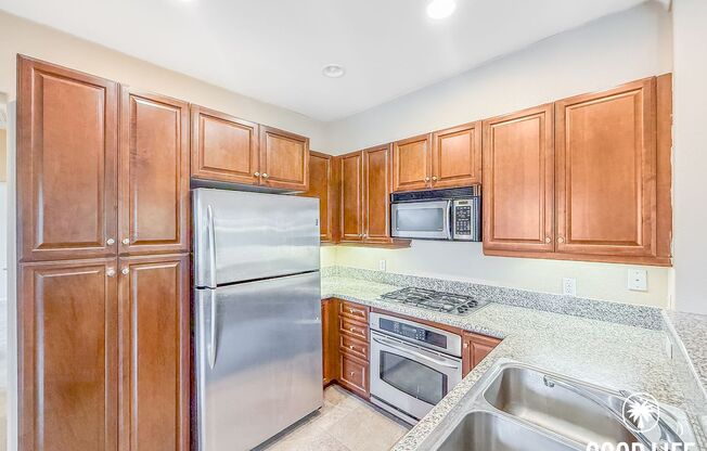 Bright 2BD/2BA Condo in Sabre Springs with Covered Balcony, In-Unit Laundry & Garage