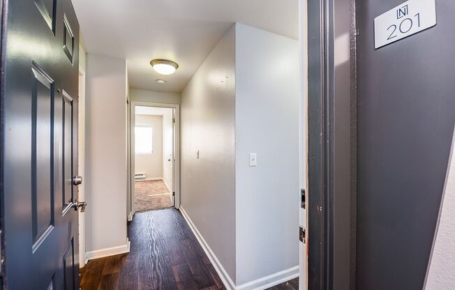1 bed, 1 bath, 570 sqft, $1,675, Unit 1-201