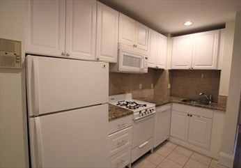 Studio, 1 bath, 400 sqft, $2,600, Unit 20