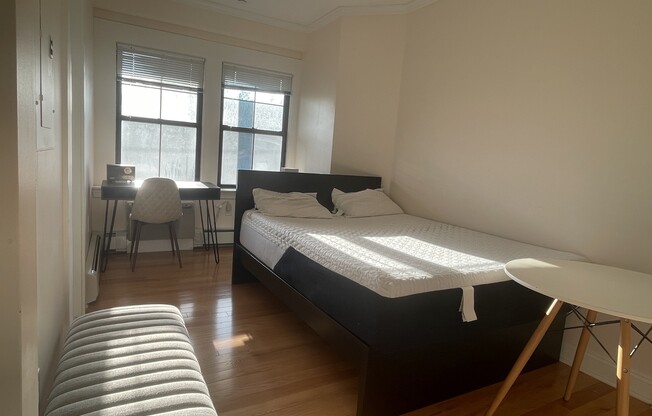 219 COMMONWEALTH AVE