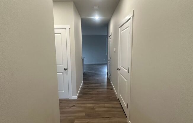 Newer low maintenance duplex in highly desired Camas area w/ great schools!