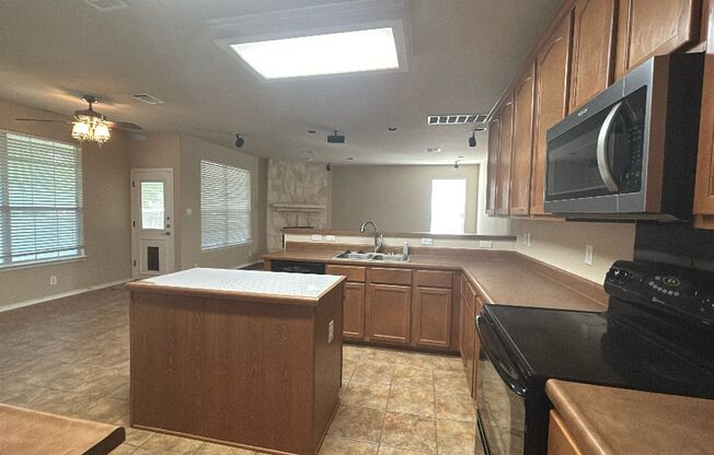 BEAUTIFUL 3 BD/2.5 BA IN SCHERTZ READY FOR MOVE IN!