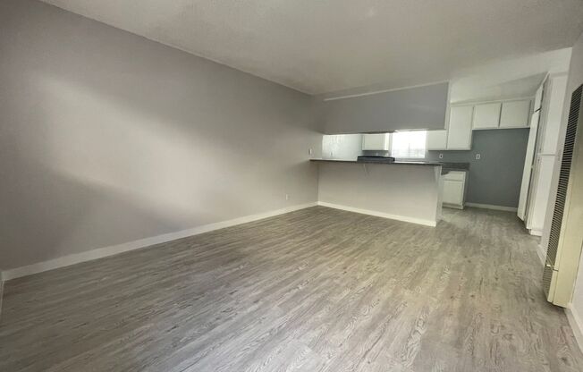 Spacious and Bright Upper Level Unit Ready For Move In!