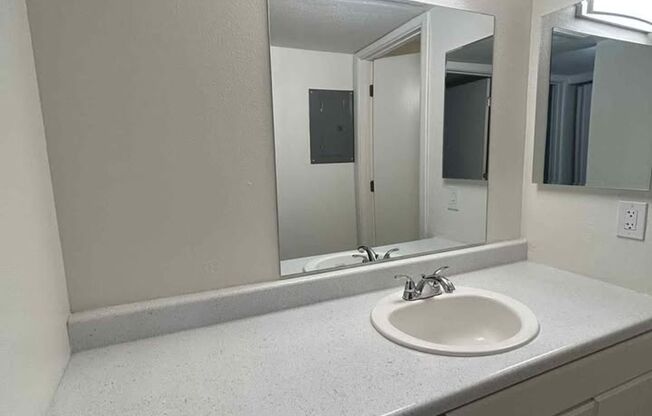 2 beds, 1 bath, 761 sqft, $1,150, Unit 208