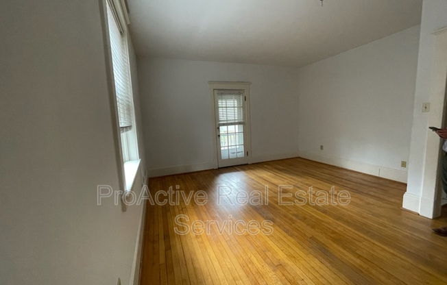 1216 HAMPTON BLVD