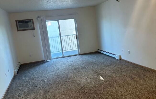 2 beds, 1 bath, 1,000 sqft, $895, Unit 215