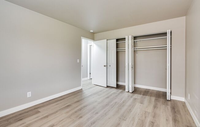 3 beds, 1.5 baths, 1,090 sqft, $1,599, Unit 2105-08