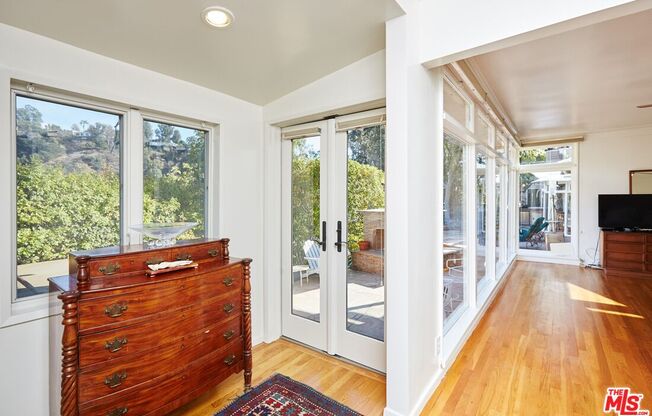 1104 Casiano Rd