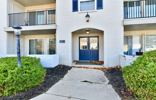 2 beds, 2 baths, 876 sqft, $1,449, Unit 220-03