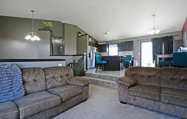 Spacious 4-Bedroom Gem in Buffalo with 3-Car Garage & Modern Finishes!