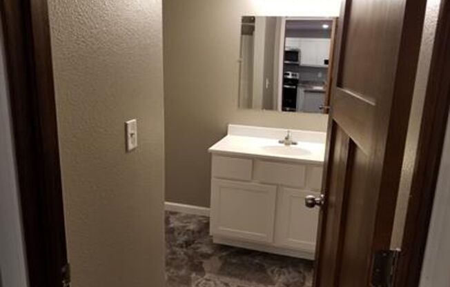 1 bed, 1 bath, 648 sqft, $1,195, Unit 213