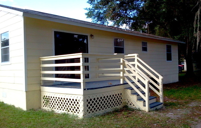 3BR/2BA Home w/ a Deck!! NO APPLICATION FEE!