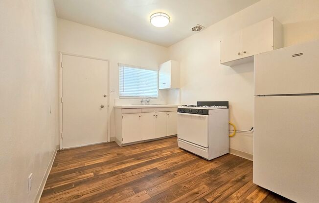 Studio, 1 bath, $1,895, Unit 27