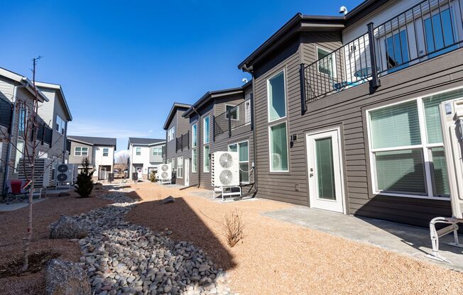 4 beds, 3 baths, $3,500, Unit 206