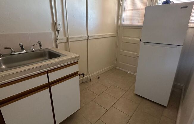 1 bed, 1 bath, $1,150, Unit Apt. 11