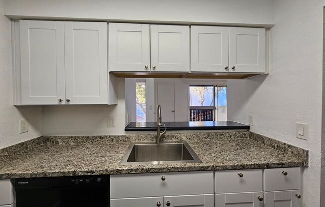 1 bed, 1 bath, 680 sqft, $1,250, Unit 323