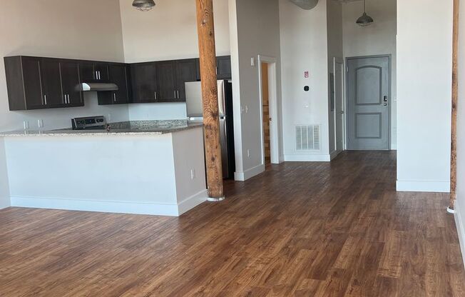 Studio, 1 bath, 827 sqft, $1,775, Unit 434