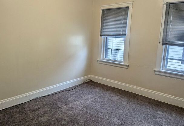 2 beds, 1 bath, $1,200, Unit Up