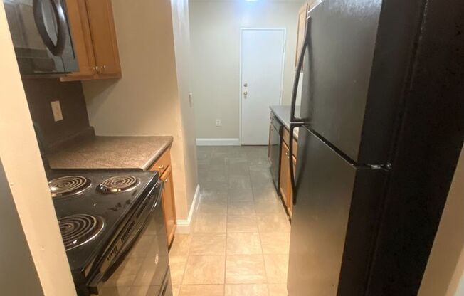 1 bed, 1 bath, 734 sqft, $1,420, Unit J10
