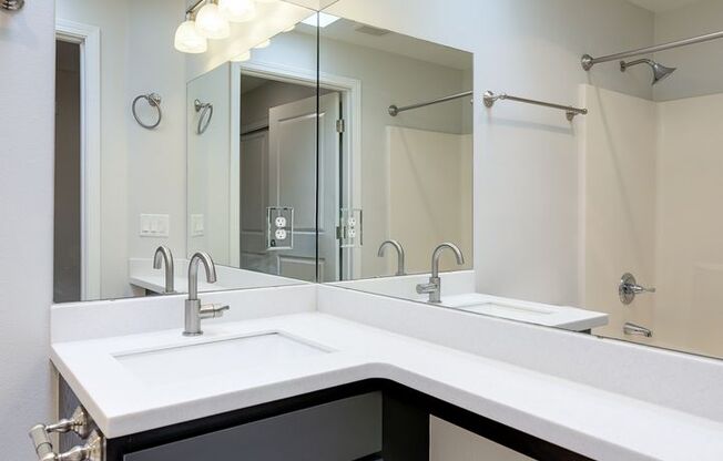 2 beds, 2 baths, 865 sqft, $2,350, Unit 2-204