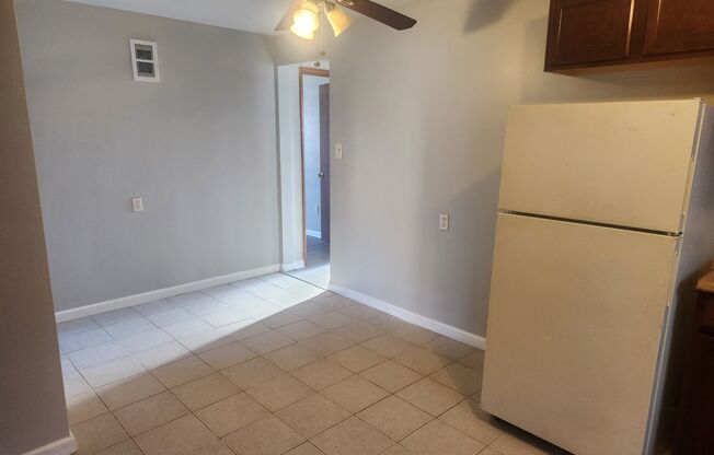 2 beds, 1.5 baths, 1,050 sqft, $945, Unit 142